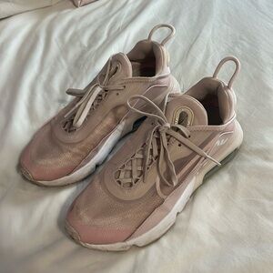Women’s Nike Air Max 2090 size 8.5